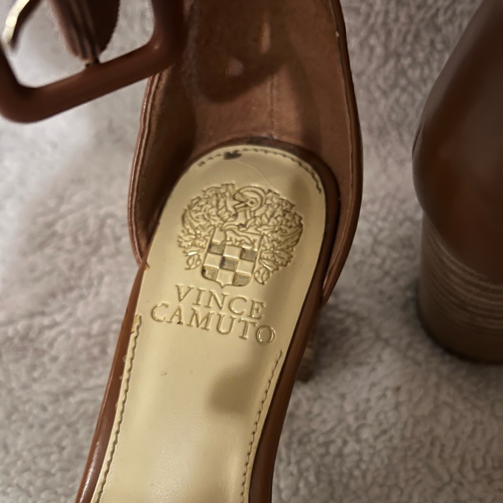 6M Brown high heels